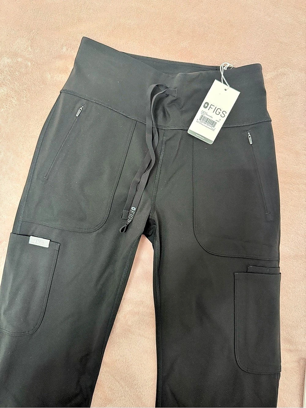 FIGS Ashland High-Rise Flare Scrub Legging in Black